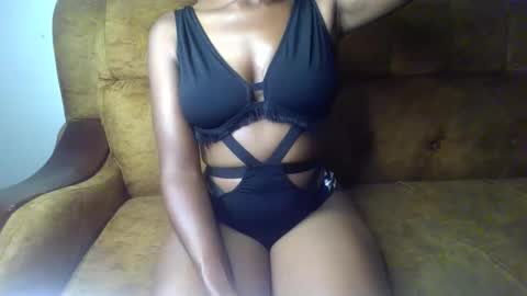 Snapshot of sexy_ellahh chatting on May 22, 2026, 12:22 pm Ellahh online show from May 22, 2026, 12:22 pm