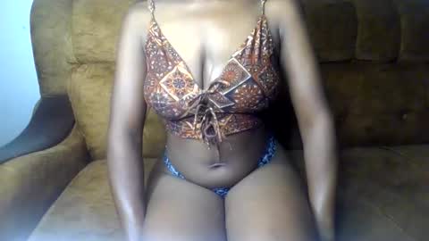 Snapshot of sexy_ellahh chatting on May 26, 2026, 1:01 am Ellahh online show from May 26, 2026, 1:01 am