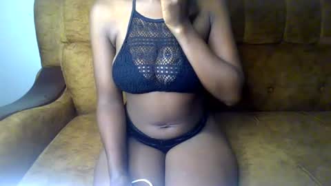 Snapshot of sexy_ellahh chatting on June 25, 2026, 2:00 am Ellahh online show from June 25, 2026, 2:00 am