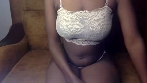 Snapshot of sexy_ellahh chatting on July 5, 2026, 1:23 am Ellahh online show from July 5, 2026, 1:23 am