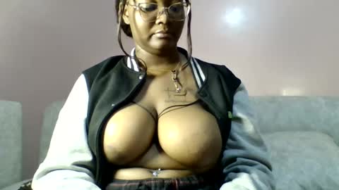 Snapshot of sexy_helle chatting on June 15, 2026, 2:03 am sexy_helle online show from June 15, 2026, 2:03 am