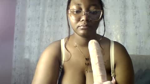 Snapshot of sexy_helle chatting on June 24, 2026, 2:05 pm sexy_helle online show from June 24, 2026, 2:05 pm