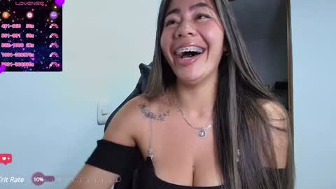 Snapshot of sexy_kendall24 chatting on January 14, 2025, 12:33 am laura  online show from January 14, 2025, 12:33 am