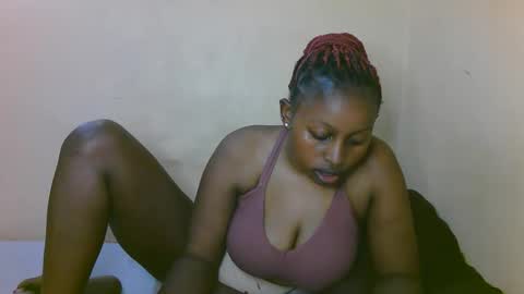 Snapshot of sexy_latasha chatting on January 12, 2026, 3:28 pm sexy_latasha online show from January 12, 2026, 3:28 pm