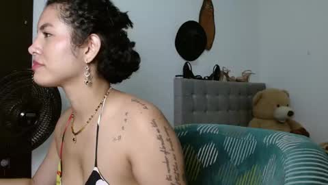 Snapshot of sexy_lia_latina chatting on April 21, 2026, 1:29 am Celeste online show from April 21, 2026, 1:29 am