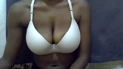 Snapshot of sexy_peach4 chatting on June 18, 2026, 9:36 am sexy_peach4 online show from June 18, 2026, 9:36 am
