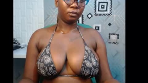 Snapshot of sexy_pearl12 chatting on January 2, 2025, 6:40 am zoe online show from January 2, 2025, 6:40 am