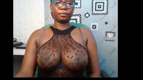 Snapshot of sexy_pearl12 chatting on January 6, 2025, 6:20 pm zoe online show from January 6, 2025, 6:20 pm