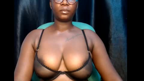 Snapshot of sexy_pearl12 chatting on March 12, 2025, 5:38 pm zoe online show from March 12, 2025, 5:38 pm