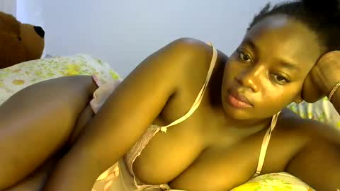 Snapshot of sexy_siera chatting on February 5, 2025, 5:52 am laura online show from February 5, 2025, 5:52 am