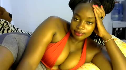 Snapshot of sexy_siera chatting on February 13, 2025, 7:56 am laura online show from February 13, 2025, 7:56 am