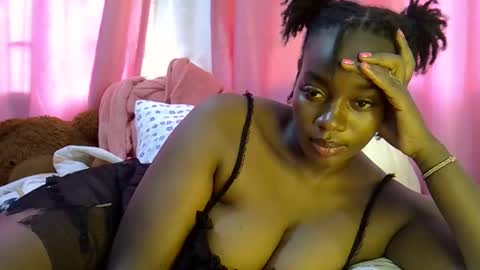 Snapshot of sexy_siera chatting on April 24, 2026, 11:34 am laura online show from April 24, 2026, 11:34 am