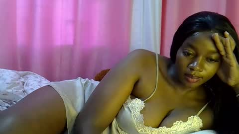 Snapshot of sexy_siera chatting on May 14, 2026, 10:33 am laura online show from May 14, 2026, 10:33 am