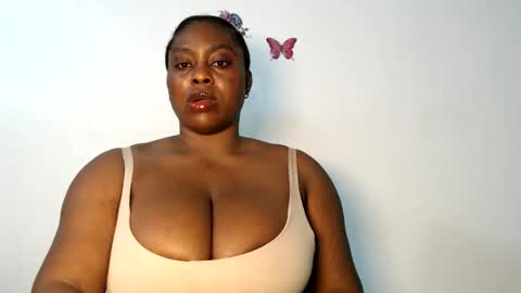 Snapshot of sexy_wetpussyy chatting on January 7, 2026, 12:13 am Luna online show from January 7, 2026, 12:13 am