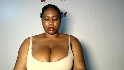 Snapshot of sexy_wetpussyy chatting on January 14, 2026, 12:05 am Luna online show from January 14, 2026, 12:05 am