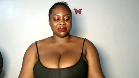 Snapshot of sexy_wetpussyy chatting on February 6, 2026, 8:23 pm Luna online show from February 6, 2026, 8:23 pm