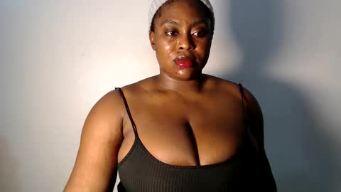 Snapshot of sexy_wetpussyy chatting on March 2, 2026, 9:43 pm Luna online show from March 2, 2026, 9:43 pm