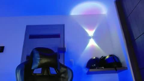 Snapshot of sexyboy_bigclit chatting on April 23, 2026, 9:19 am Iker online show from April 23, 2026, 9:19 am