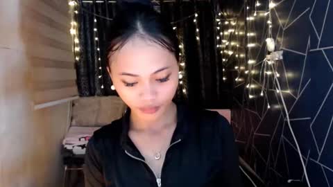 Miss Cheng online show from November 25, 2025, 8:47 am