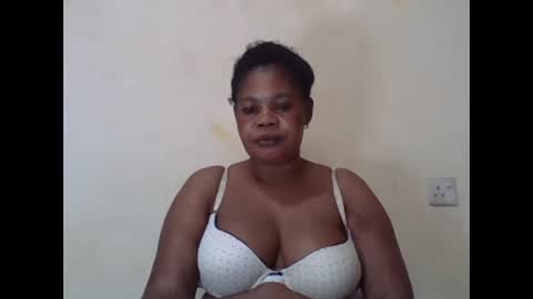 Snapshot of sexydove2 chatting on February 2, 2025, 3:43 am EMILY online show from February 2, 2025, 3:43 am