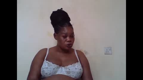 Snapshot of sexydove2 chatting on February 5, 2025, 12:27 pm EMILY online show from February 5, 2025, 12:27 pm