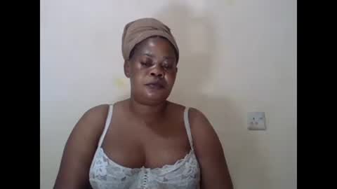 Snapshot of sexydove2 chatting on February 6, 2025, 2:33 am EMILY online show from February 6, 2025, 2:33 am