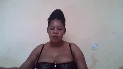 Snapshot of sexydove2 chatting on February 14, 2025, 7:28 am EMILY online show from February 14, 2025, 7:28 am