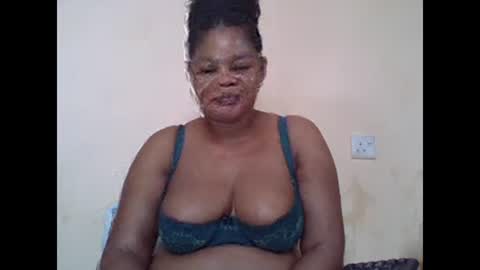 Snapshot of sexydove2 chatting on February 15, 2025, 6:23 am EMILY online show from February 15, 2025, 6:23 am