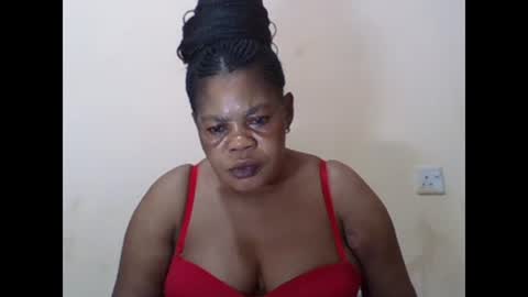 Snapshot of sexydove2 chatting on February 17, 2025, 3:04 am EMILY online show from February 17, 2025, 3:04 am