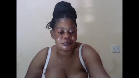 Snapshot of sexydove2 chatting on February 17, 2025, 7:21 pm EMILY online show from February 17, 2025, 7:21 pm