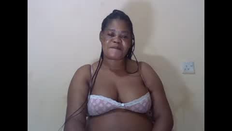 Snapshot of sexydove2 chatting on February 19, 2025, 2:23 am EMILY online show from February 19, 2025, 2:23 am