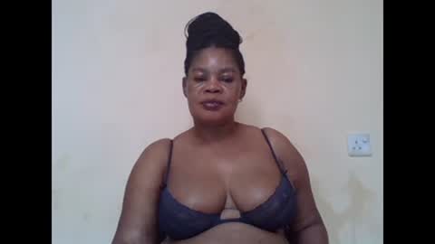 Snapshot of sexydove2 chatting on February 21, 2025, 7:23 am EMILY online show from February 21, 2025, 7:23 am