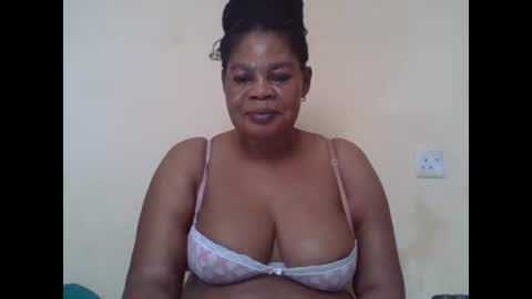 Snapshot of sexydove2 chatting on February 27, 2025, 7:12 am EMILY online show from February 27, 2025, 7:12 am