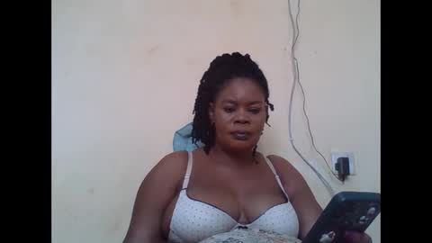 Snapshot of sexydove2 chatting on September 15, 2025, 7:41 am EMILY online show from September 15, 2025, 7:41 am