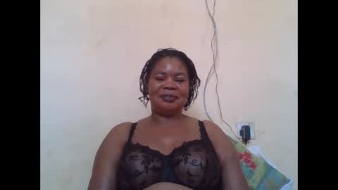 Snapshot of sexydove2 chatting on October 18, 2025, 7:31 am EMILY online show from October 18, 2025, 7:31 am