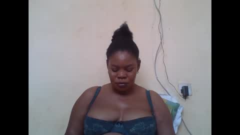 Snapshot of sexydove2 chatting on October 23, 2025, 7:29 am EMILY online show from October 23, 2025, 7:29 am