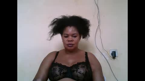 Snapshot of sexydove2 chatting on October 28, 2025, 7:12 am EMILY online show from October 28, 2025, 7:12 am