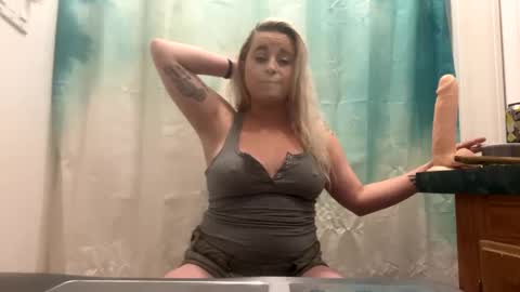 Snapshot of sexylilb17 chatting on March 6, 2025, 2:30 am sexylilb17 online show from March 6, 2025, 2:30 am