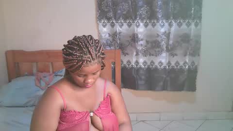 sexylucy33 online show from February 19, 2026, 12:28 am