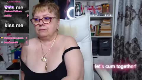 Snapshot of sexylynette4u chatting on January 24, 2025, 8:13 am sexylynette4u online show from January 24, 2025, 8:13 am