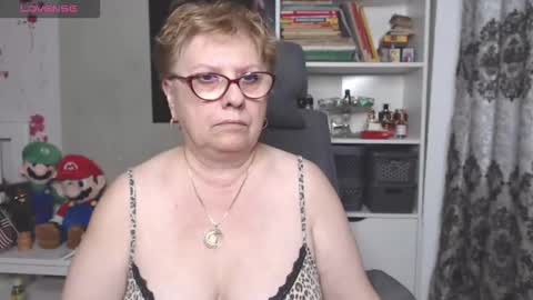 Snapshot of sexylynette4u chatting on November 27, 2025, 10:17 am sexylynette4u online show from November 27, 2025, 10:17 am