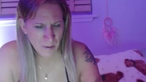 ryeanne25 online show from April 18, 2026, 9:13 am