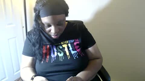 Snapshot of sexymona1218 chatting on April 17, 2026, 10:40 am SexyMona online show from April 17, 2026, 10:40 am