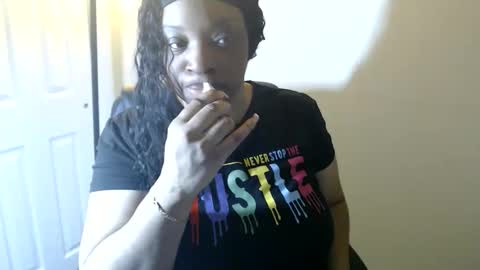 Snapshot of sexymona1218 chatting on April 22, 2026, 7:44 am SexyMona online show from April 22, 2026, 7:44 am