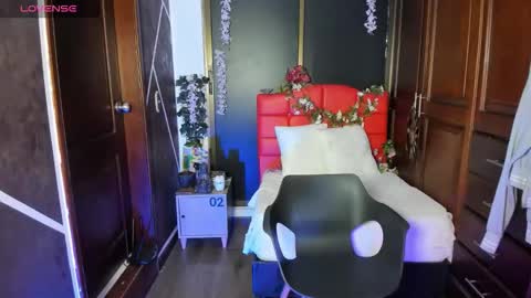 Snapshot of sexynaf chatting on December 4, 2025, 7:33 pm N A F online show from December 4, 2025, 7:33 pm