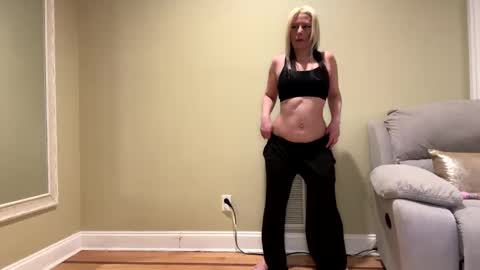 Snapshot of sexypiglet2728 chatting on December 24, 2024, 3:27 am Sexypiglet2728 online show from December 24, 2024, 3:27 am