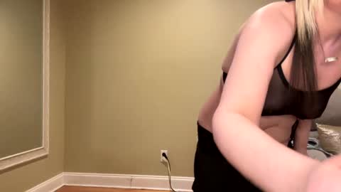 Snapshot of sexypiglet2728 chatting on January 22, 2025, 2:48 am Sexypiglet2728 online show from January 22, 2025, 2:48 am