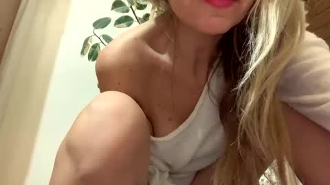 Snapshot of sexysexydream chatting on January 2, 2025, 6:45 pm Anya online show from January 2, 2025, 6:45 pm