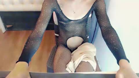 sexyshinixx online show from September 27, 2025, 5:12 am