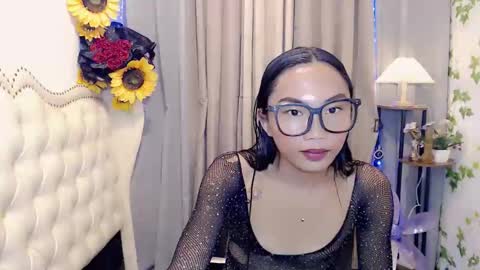 sexyshinixx online show from November 17, 2025, 2:34 pm